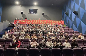 春光与你们都是这天下最好的景物，，，，，，节日快乐！