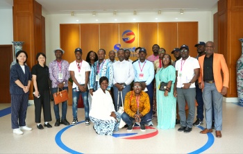 利比里亚政企研修班到访龙八国际 共探膜手艺相助新机缘